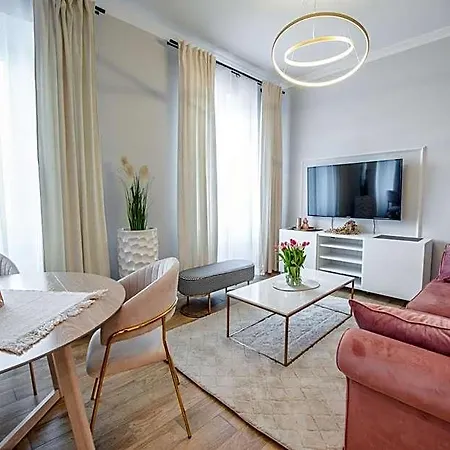 Slone & Beer Apartahotel 3*